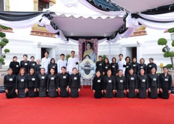 กรุงเทพประกันชีวิต ร่วมเป็นเจ้าภาพบำเพ็ญกุศล และวางพวงมาลาถวายสักการะ พระบรมศพสมเด็จพระนางเจ้าสิริกิติ์ พระบรมราชินีนาถ พระบรมราชชนนีพันปีหลวง