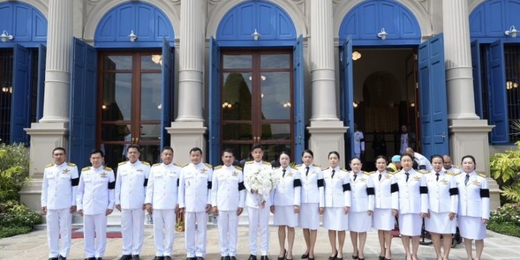 ธอส. ถวายสักการะเบื้องหน้าพระรูปและลงนามถวายความอาลัย สมเด็จพระเจ้าลูกเธอ เจ้าฟ้าพัชรกิติยาภา นเรนทิราเทพยวดี กรมหลวงราชสาริณีสิริพัชร มหาวัชรราชธิดา