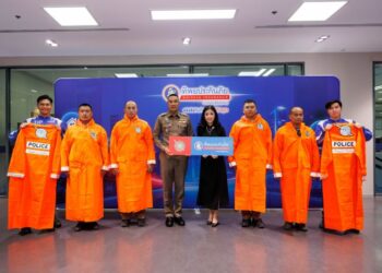 ทิพยประกันภัย ส่งต่อความห่วงใย มอบเสื้อกันฝนและเสื้อกั๊กสะท้อนแสงแก่ตำรวจจราจร เสริมความปลอดภัยในการปฏิบัติหน้าที่
