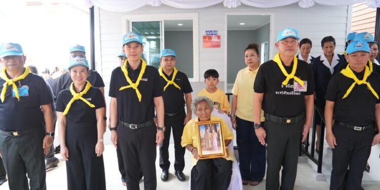 ธอส. สานพลังความร่วมมือกองทัพภาคที่ 1 ส่งมอบบ้านเฉลิมพระเกียรติพระบาทสมเด็จพระเจ้าอยู่หัว ลดความเหลื่อมล้ำและสร้างโอกาสให้ประชาชนกลุ่มเปราะบางอย่างเท่าเทียม
