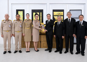 สมาคมวิเทศพาณิชย์ไทย-จีน มอบกระดาษทองย่น สนับสนุนการจัดสร้างพระเมรุมาศ ถวายเป็นพระราชกุศลแด่ สมเด็จพระนางเจ้าสิริกิติ์ พระบรมราชินีนาถ พระบรมราชชนนีพันปีหลวง