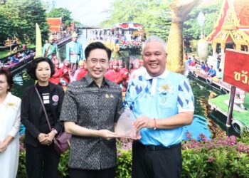 การเคหะแห่งชาติรับโล่เกียรติคุณ ร่วมสร้างจิตสำนึกอนุรักษ์ทรัพยากรน้ำและสิ่งแวดล้อม