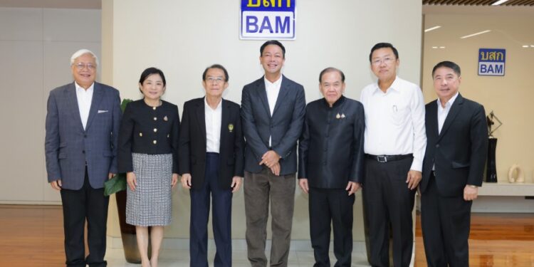 BAM เปิดบ้านต้อนรับ 2 คณะกรรมาธิการวุฒิสภา ชูแนวคิดเปลี่ยน “หนี้เสีย” ให้เป็น “หนี้สุข” ผลักดันนโยบายแก้หนี้ที่เป็นธรรมและยั่งยืน สร้างโอกาสใหม่ให้คนไทย