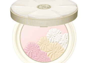 เผยผิวสวยออร่า ด้วย SILKY FACE POWDER จากพอล แอนด์ โจ