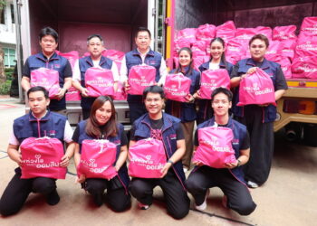ออมสิน รวมพลังช่วยผู้ประสบภัยน้ำท่วมหลายจังหวัด ส่ง “ถุงออมสินห่วงใย” แล้วกว่า 7,000 ชุด เดินหน้าช่วยต่อเนื่อง